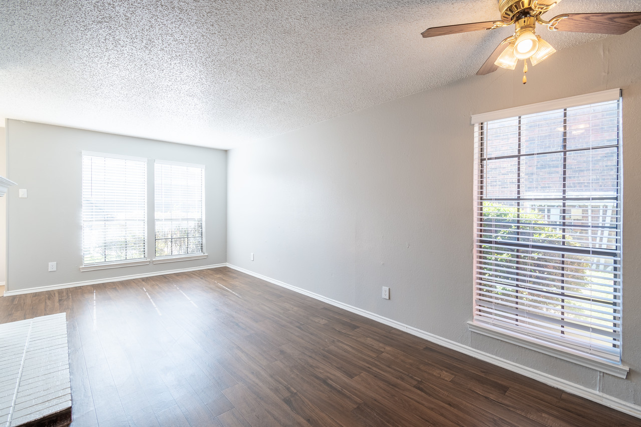 LA PRADA PLACE Bear Creek apartments resident clubhouse in Dallas, TX
