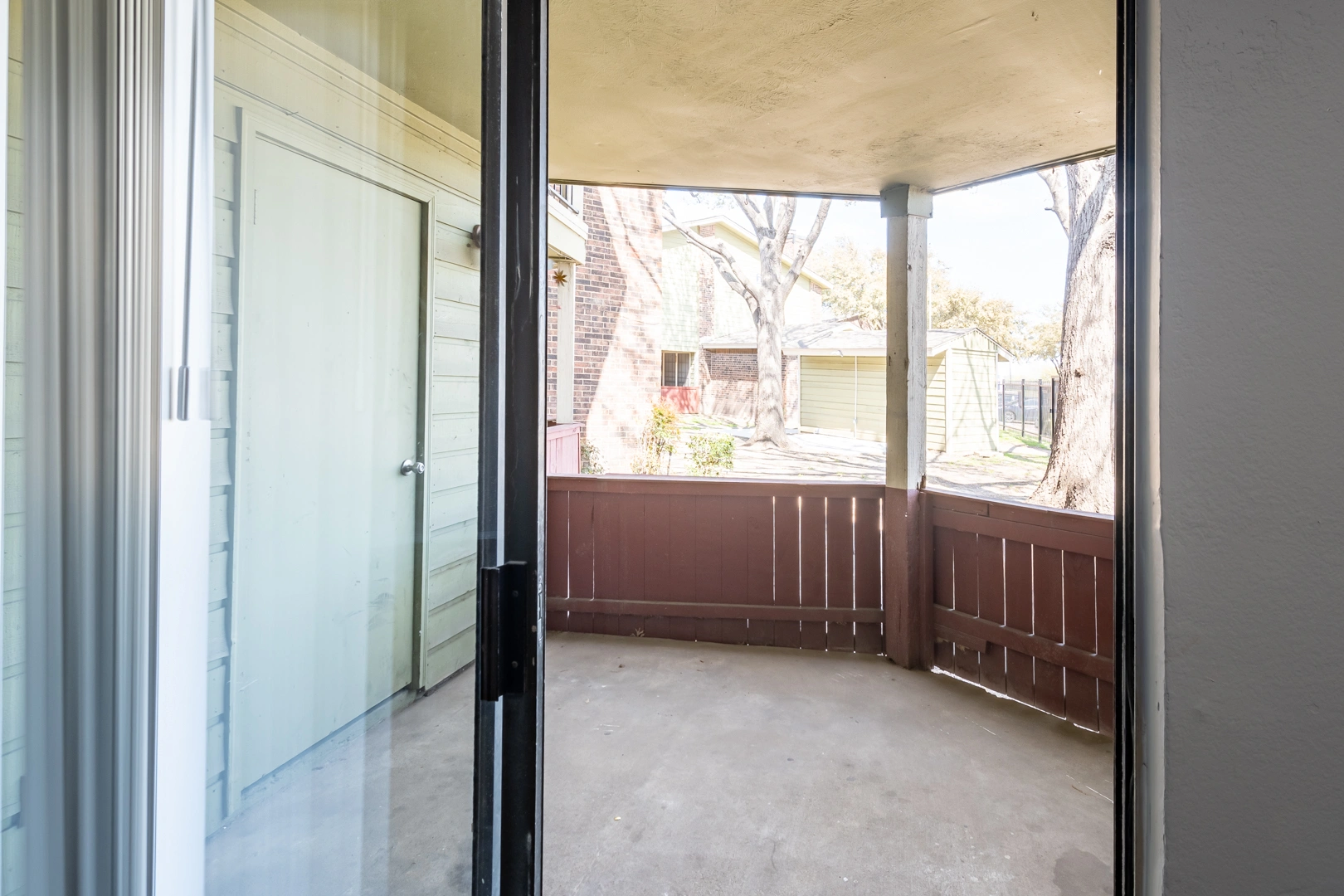 Covered private patio at La Prada Place Apartment Homes