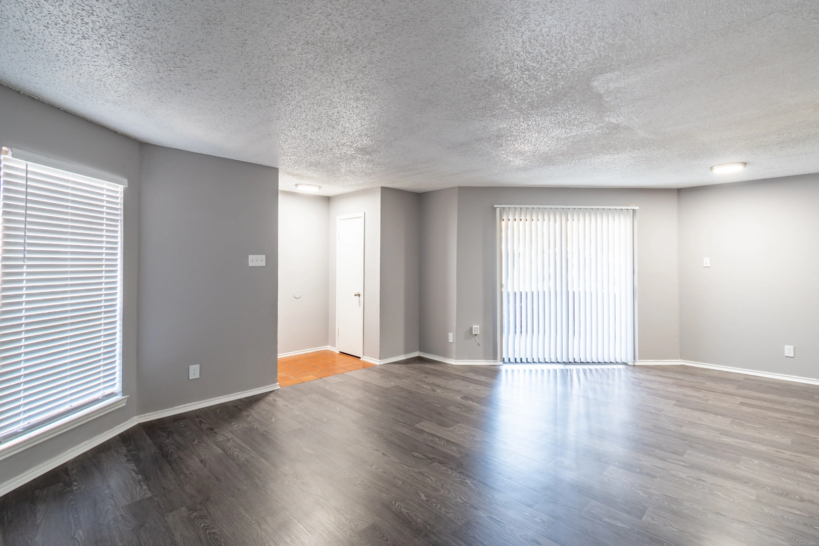 Living area foyer view at La Prada Place Apartment Homes