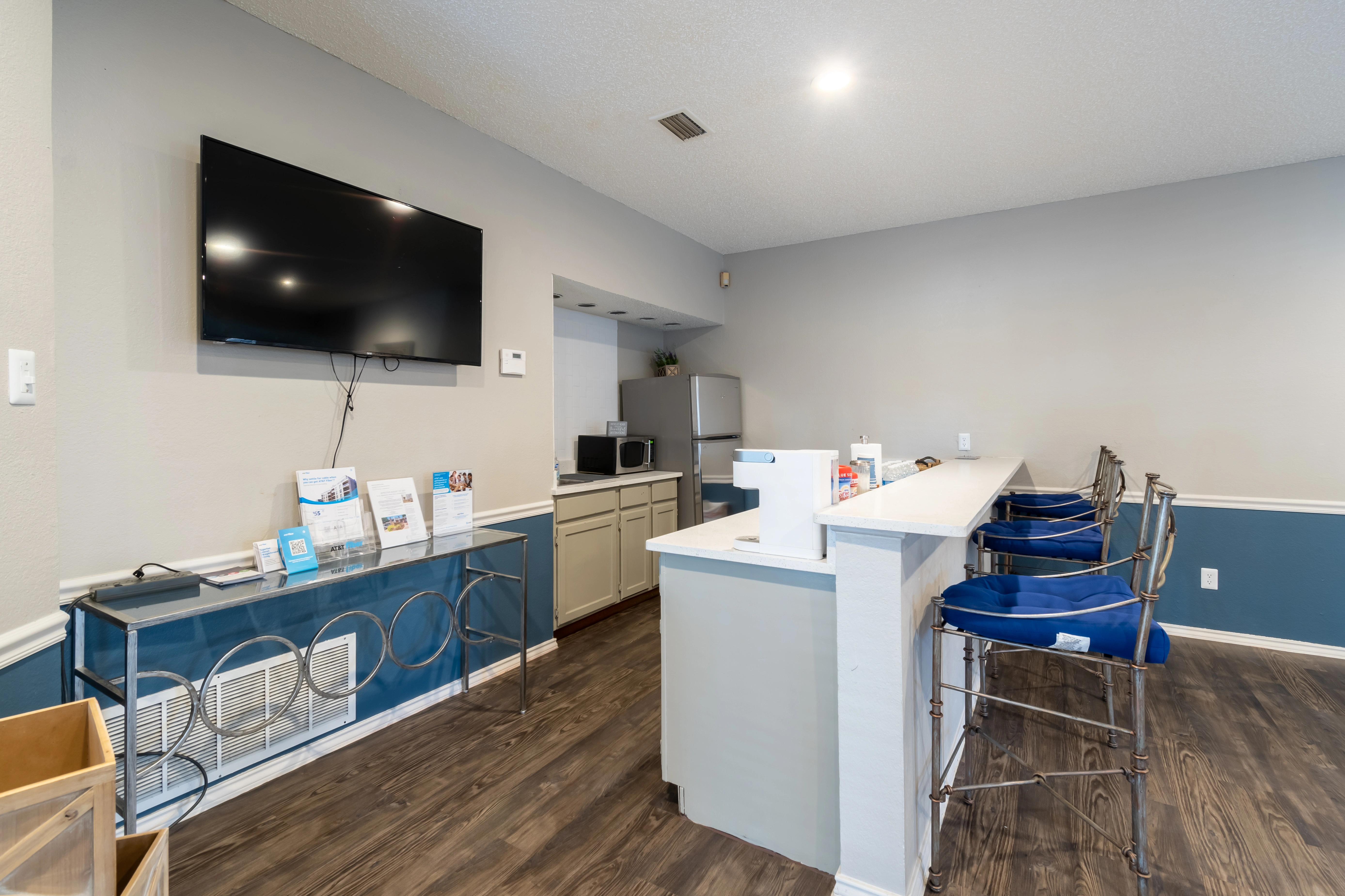 Resident coffee bar and island at La Prada Place Apartment Homes