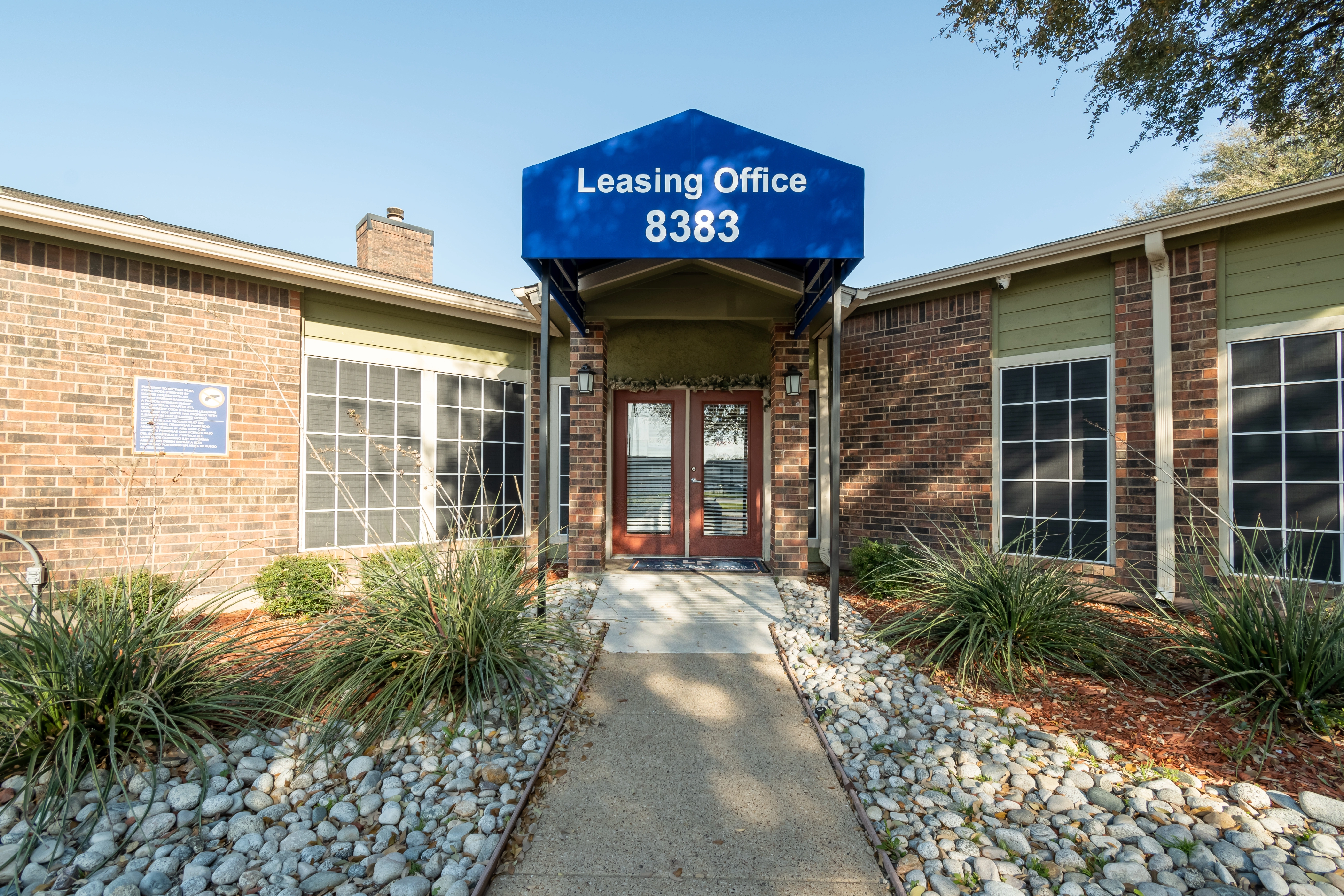 Leasing center walkway at La Prada Place Apartment Homes