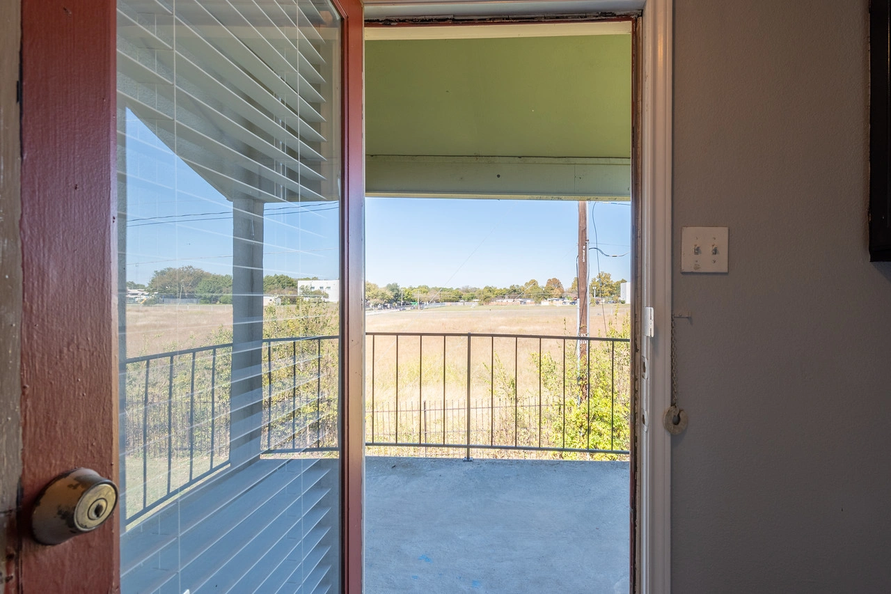 Private balcony screened porch at La Prada Place Apartment Homes