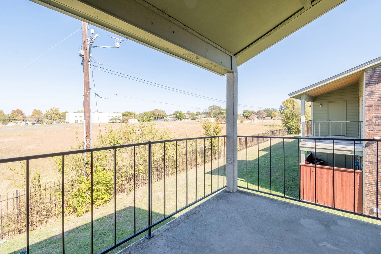 Extended covered balcony at La Prada Place Apartment Homes